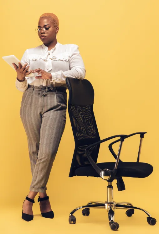 young-african-american-woman-casual-wear-bodypositive-female-character-plus-size-businesswoman (2)