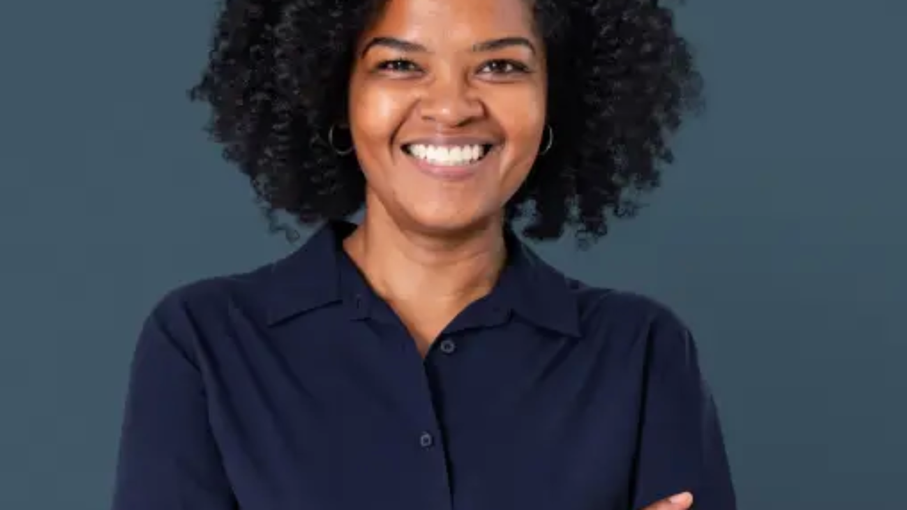 confident-african-businesswoman-smiling-closeup-portrait-jobs-career-campaign (3)
