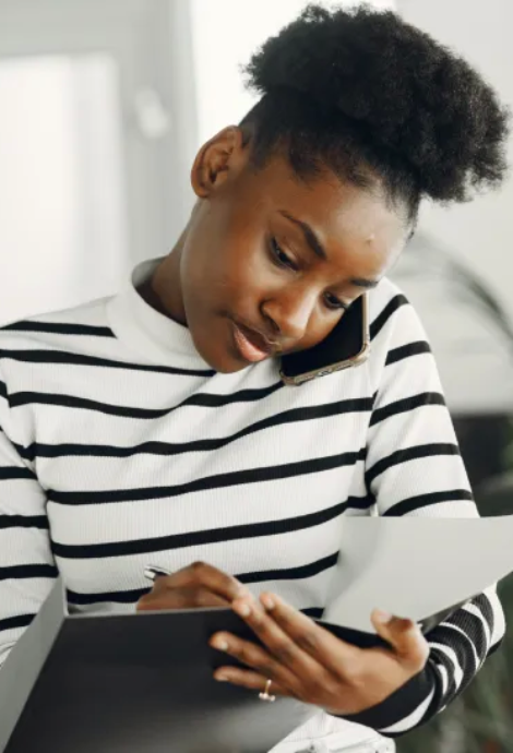 woman-with-mobile-phone-lady-with-documents (4)